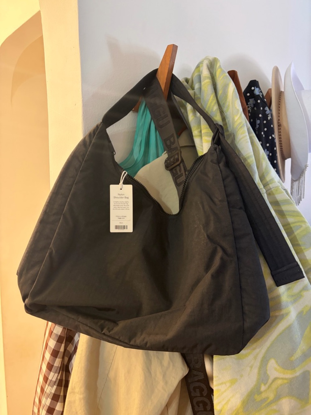 BAGGU Nylon Black Shoulder Hobo Bag - Picture 3 of 3